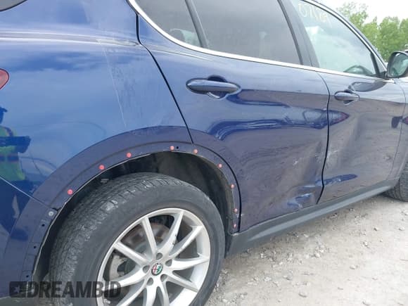 ✅ 2018 Alfa Romeo Stelvio Ti • VIN: ZASFAKBN2J7B60649 • Lot: 42407109. Wystawiony na IAAI z przebiegiem 81 260 mil. Bezpłatny archiwum sprzedaży aukcyjnych z USA i szczegółowy raport historii pojazdu na DreamBid. Zdjęcie 17.