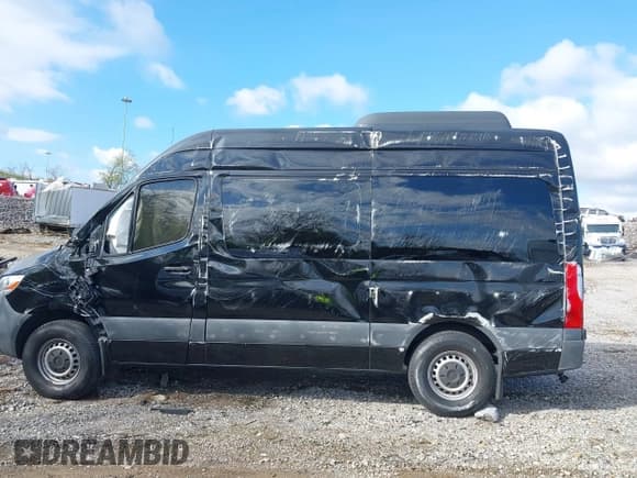 ✅ 2019 Mercedes-Benz Sprinter Passenger • VIN: WDZPF0CD4KP125864 • Lot: 39110594. Wystawiony na IAAI z przebiegiem 25 697 mil. Bezpłatny archiwum sprzedaży aukcyjnych z USA i szczegółowy raport historii pojazdu na DreamBid. Zdjęcie 13.