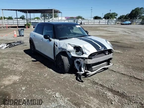 ✅ 2017 MINI Hardtop 4 Door Cooper • VIN: WMWXU1C58H2E18855 • Лот: 70863095. Опубликован ранее на Copart с пробегом 62 083 миль. Бесплатный доступ к архиву аукционных продаж из США и подробный отчёт об истории автомобиля на DreamBid. Изображение 13.