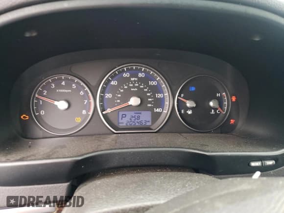 ✅ 2012 Hyundai Santa Fe GLS • VIN: 5XYZG3AB2CG098970 • Lot: 80686374. Listed on Copart with 205,463 mi. Free auction sales archive from the USA and detailed vehicle history report at DreamBid. Image 9.