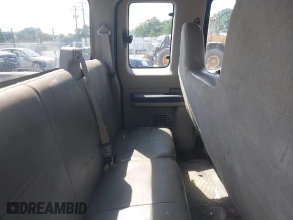 ✅ 2008 Ford F-250 XL • VIN: 1FTSX21518EB07485 • Lot: 42780471. Wystawiony na IAAI z przebiegiem 302 249 mil. Bezpłatny archiwum sprzedaży aukcyjnych z USA i szczegółowy raport historii pojazdu na DreamBid. Zdjęcie 8.