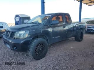 ✅ 2005 Nissan Titan SE • VIN: 1N6AA06A65N524262 • Лот: 82786655. Опубликован ранее на Copart с пробегом 281 179 миль. Бесплатный доступ к архиву аукционных продаж из США и подробный отчёт об истории автомобиля на DreamBid. Изображение 1.