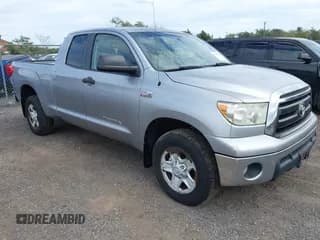 ✅ 2010 Toyota Tundra • VIN: 5TFUY5F19AX139768 • Lot: 43300612. Wystawiony na IAAI z przebiegiem 100 104 mil. Bezpłatny archiwum sprzedaży aukcyjnych z USA i szczegółowy raport historii pojazdu na DreamBid. Zdjęcie 1.