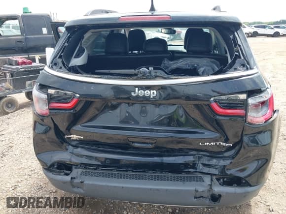 ✅ 2018 Jeep Compass Limited • VIN: 3C4NJCCB4JT329208 • Lot: 42161515. Listed on IAAI with 72,512 mi. Free auction sales archive from the USA and detailed vehicle history report at DreamBid. Image 6.