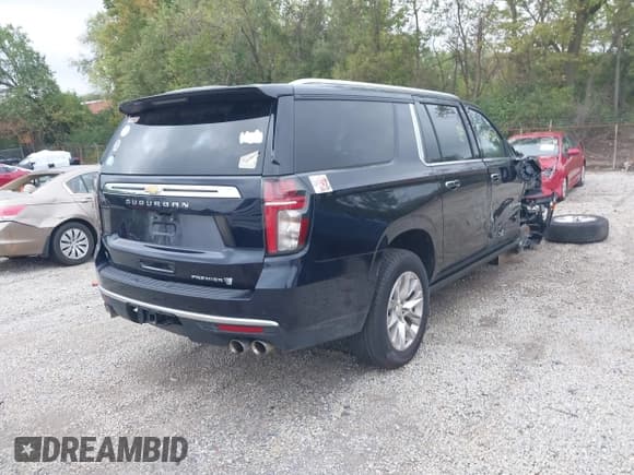 ✅ 2022 Chevrolet Suburban Premier • VIN: 1GNSKFKD4NR340736 • Lot: 40483126. Wystawiony na IAAI z przebiegiem 29 240 mil. Bezpłatny archiwum sprzedaży aukcyjnych z USA i szczegółowy raport historii pojazdu na DreamBid. Zdjęcie 4.