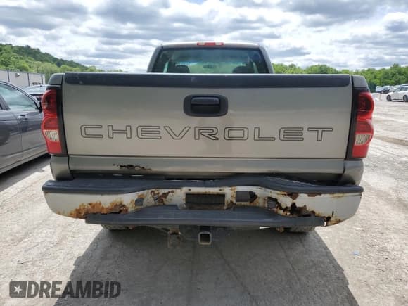 ✅ 2006 Chevrolet Silverado 2500HD Work Truck • VIN: 1GCHK29U56E162409 • Lot: 57626185. Wystawiony na Copart z przebiegiem 147 922 mil. Bezpłatny archiwum sprzedaży aukcyjnych z USA i szczegółowy raport historii pojazdu na DreamBid. Zdjęcie 6.