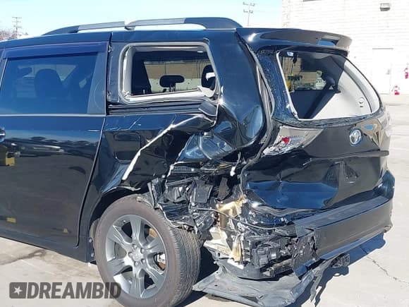 ✅ 2015 Toyota Sienna SE • VIN: 5TDXK3DC4FS583841 • Lot: 41223820. Listed on IAAI with 190,117 mi. Free auction sales archive from the USA and detailed vehicle history report at DreamBid. Image 6.