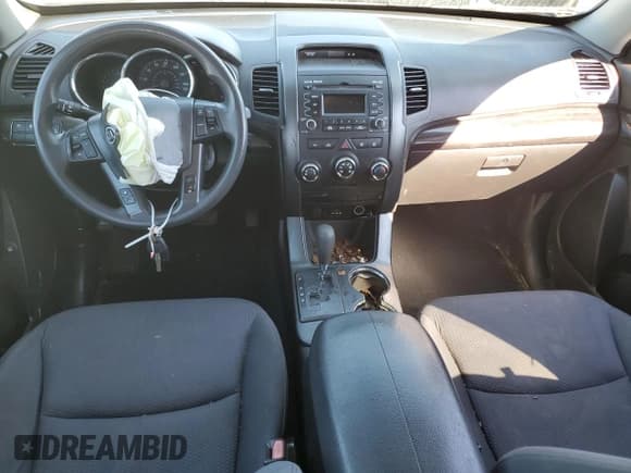 ✅ 2011 Kia Sorento LX • VIN: 5XYKT4A20BG116609 • Lot: 82528415. Wystawiony na Copart z przebiegiem 182 872 mil. Bezpłatny archiwum sprzedaży aukcyjnych z USA i szczegółowy raport historii pojazdu na DreamBid. Zdjęcie 8.