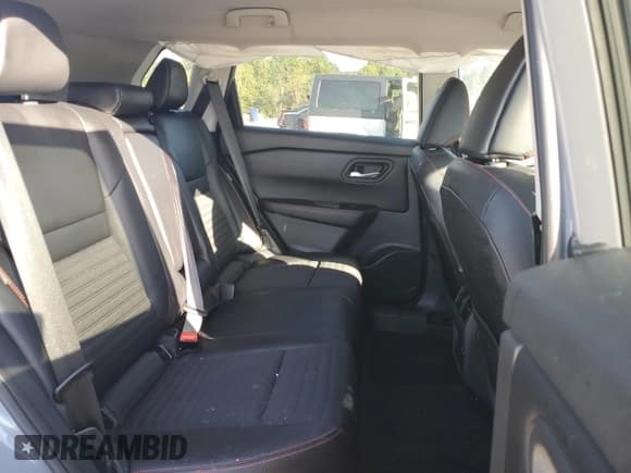 ✅ 2025 Nissan Rogue Rock Creek • VIN: 5N1BT3BB5SC832155 • Lot: 71951725. Wystawiony na Copart z przebiegiem 10 223 mil. Bezpłatny archiwum sprzedaży aukcyjnych z USA i szczegółowy raport historii pojazdu na DreamBid. Zdjęcie 11.