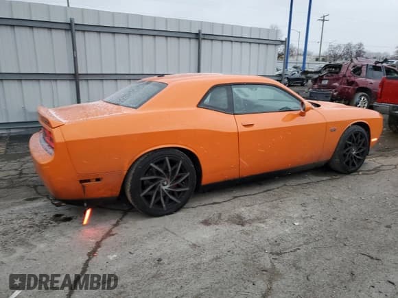 ✅ 2012 Dodge Challenger SRT-8 392 • VIN: 2C3CDYCJ4CH118822 • Lot: 84418764. Wystawiony na Copart z przebiegiem 102 087 mil. Bezpłatny archiwum sprzedaży aukcyjnych z USA i szczegółowy raport historii pojazdu na DreamBid. Zdjęcie 3.