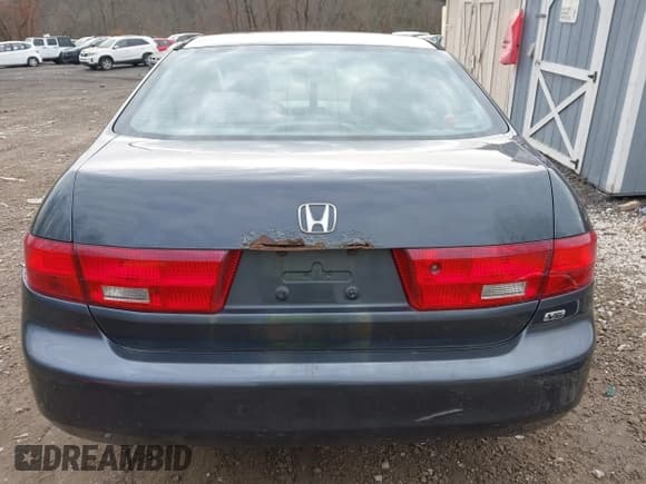 ✅ 2005 Honda Accord LX • VIN: 1HGCM66365A075911 • Lot: 43777968. Listed on IAAI with 233,316 mi. Free auction sales archive from the USA and detailed vehicle history report at DreamBid. Image 16.