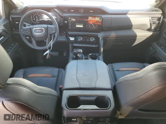 ✅ 2025 GMC Sierra 1500 AT4 • VIN: 3GTUUEE83SG191042 • Лот: 86717545. Опубликован ранее на Copart с пробегом 3 598 миль. Бесплатный доступ к архиву аукционных продаж из США и подробный отчёт об истории автомобиля на DreamBid. Изображение 8.