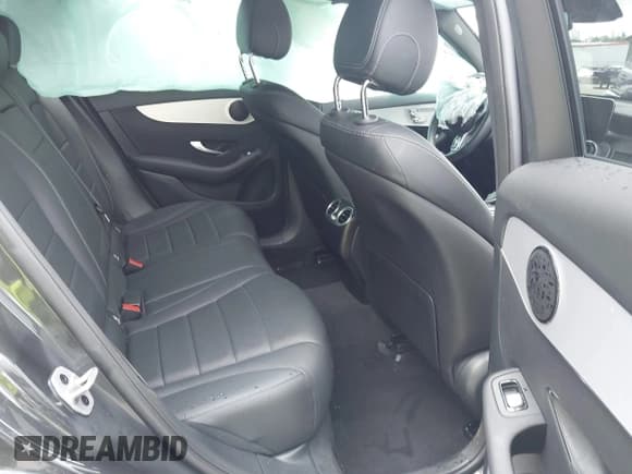 ✅ 2022 Mercedes-Benz GLC 300 • VIN: W1N0G8DB3NV361781 • Lot: 42813602. Wystawiony na IAAI z przebiegiem 7 614 mil. Bezpłatny archiwum sprzedaży aukcyjnych z USA i szczegółowy raport historii pojazdu na DreamBid. Zdjęcie 8.