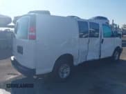 ✅ 2020 Chevrolet Express Cargo • VIN: 1GCWGAFP7L1254738 • Lot: 42937574. Wystawiony na IAAI z przebiegiem 48 077 mil. Bezpłatny archiwum sprzedaży aukcyjnych z USA i szczegółowy raport historii pojazdu na DreamBid. Zdjęcie 4.