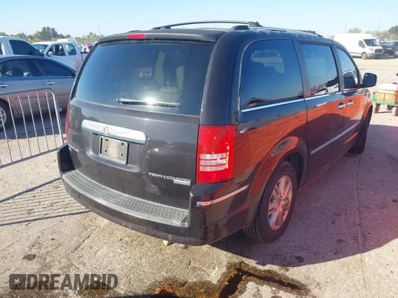 ✅ 2010 Chrysler Town & Country Limited • VIN: 2A4RR7DX9AR365954 • Lot: 43593551. Wystawiony na IAAI z przebiegiem 147 783 mil. Bezpłatny archiwum sprzedaży aukcyjnych z USA i szczegółowy raport historii pojazdu na DreamBid. Zdjęcie 4.
