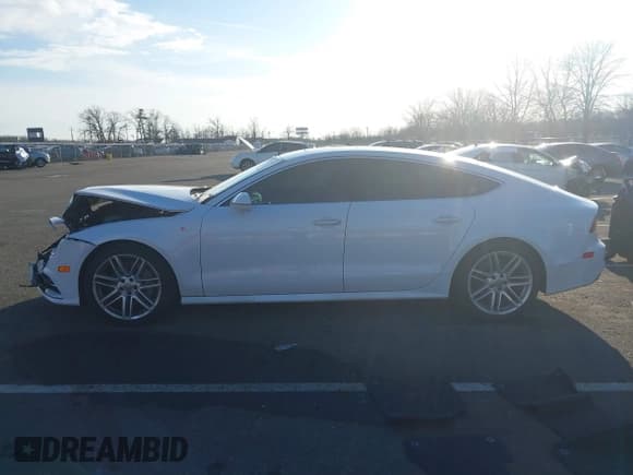✅ 2017 Audi A7 Premium Plus • VIN: WAUW2AFC6HN025573 • Lot: 41479846. Listed on IAAI with 82,573 mi. Free auction sales archive from the USA and detailed vehicle history report at DreamBid. Image 14.