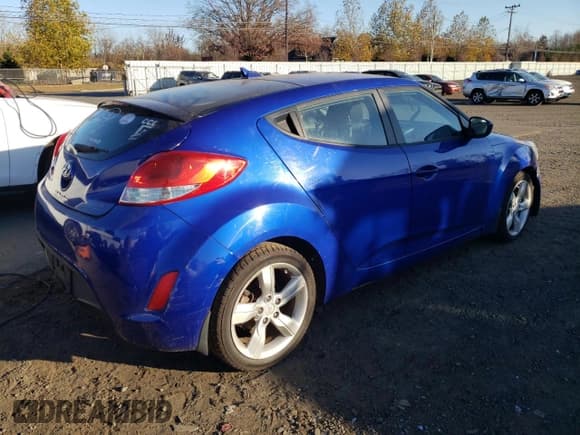 ✅ 2013 Hyundai Veloster w/Gray Int • VIN: KMHTC6AD8DU173672 • Lot: 77358624. Wystawiony na Copart z przebiegiem 139 053 mil. Bezpłatny archiwum sprzedaży aukcyjnych z USA i szczegółowy raport historii pojazdu na DreamBid. Zdjęcie 3.