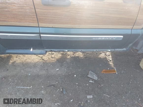 ✅ 2005 Jeep Liberty Limited • VIN: 1J8GL58KX5W617931 • Lot: 43758898. Listed on IAAI with 208,358 mi. Free auction sales archive from the USA and detailed vehicle history report at DreamBid. Image 18.