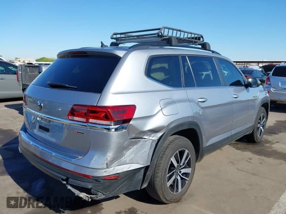 ✅ 2022 Volkswagen Atlas SE • VIN: 1V2LP2CA4NC555756 • Lot: 42233999. Listed on IAAI with 111,803 mi. Free auction sales archive from the USA and detailed vehicle history report at DreamBid. Image 4.