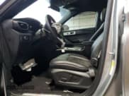 ✅ 2023 Ford Explorer ST-Line • VIN: 1FMSK7KH2PGC03208 • Lot: 50994355. Wystawiony na Copart z przebiegiem 13 962 mil. Bezpłatny archiwum sprzedaży aukcyjnych z USA i szczegółowy raport historii pojazdu na DreamBid. Zdjęcie 7.