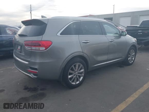 ✅ 2017 Kia Sorento SX • VIN: 5XYPKDA59HG304752 • Lot: 40931971. Listed on IAAI with 143,211 mi. Free auction sales archive from the USA and detailed vehicle history report at DreamBid. Image 4.