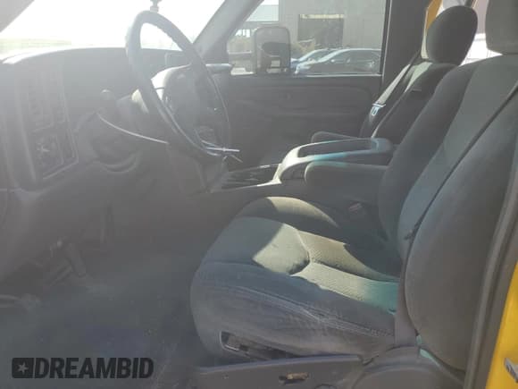 ✅ 2004 Chevrolet Silverado 2500HD LS • VIN: 1GCHK23U14F190207 • Lot: 81964065. Wystawiony na Copart z przebiegiem 150 202 mil. Bezpłatny archiwum sprzedaży aukcyjnych z USA i szczegółowy raport historii pojazdu na DreamBid. Zdjęcie 7.