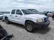 ✅ 2006 Dodge Dakota ST • VIN: 1D7HE28N96S528476 • Лот: 63207085. Размещён на Copart с пробегом 204 478 миль миль. Получите бесплатный доступ к архиву аукционных продаж из США и посмотрите подробный отчёт об истории автомобиля на DreamBid. Изображение 4.