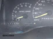 ✅ 1999 Chevrolet Suburban • VIN: 3GNFK16R9XG147947 • Lot: 43211972. Wystawiony na IAAI z przebiegiem 63 492 mil. Bezpłatny archiwum sprzedaży aukcyjnych z USA i szczegółowy raport historii pojazdu na DreamBid. Zdjęcie 7.