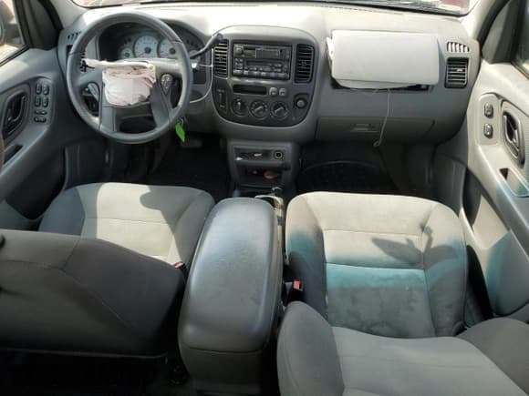 ✅ 2003 Ford Escape XLS Popular • VIN: 1FMYU92103KA03048 • Lot: 68683685. Listed on Copart with 100,475 mi. Free auction sales archive from the USA and detailed vehicle history report at DreamBid. Image 8.