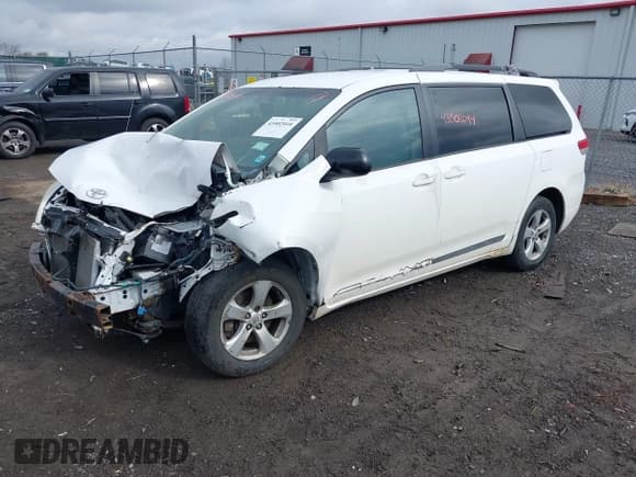 ✅ 2011 Toyota Sienna LE • VIN: 5TDKK3DC5BS115685 • Lot: 43502044. Listed on IAAI with 192,276 mi. Free auction sales archive from the USA and detailed vehicle history report at DreamBid. Image 2.