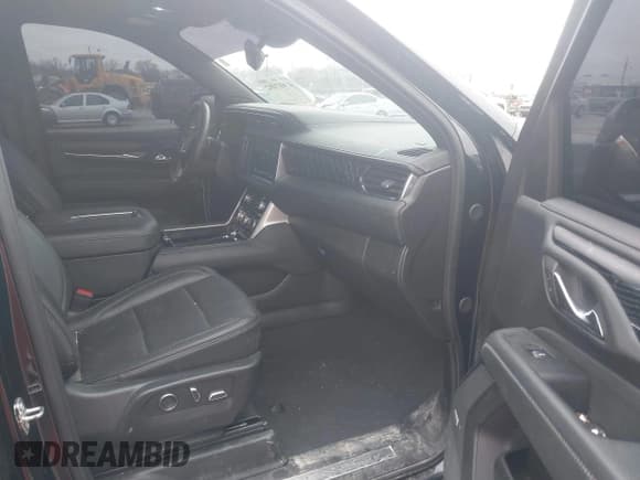 ✅ 2023 GMC Yukon XL Denali • VIN: 1GKS2JKL5PR500973 • Lot: 41687092. Listed on IAAI with 45,842 mi. Free auction sales archive from the USA and detailed vehicle history report at DreamBid. Image 5.