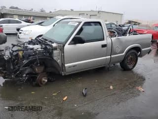 ✅ 2003 Chevrolet S-10 • VIN: 1GCCS14H038125406 • Лот: 43056085. Опубликован ранее на Copart с пробегом Не указан. Бесплатный доступ к архиву аукционных продаж из США и подробный отчёт об истории автомобиля на DreamBid. Изображение 1.