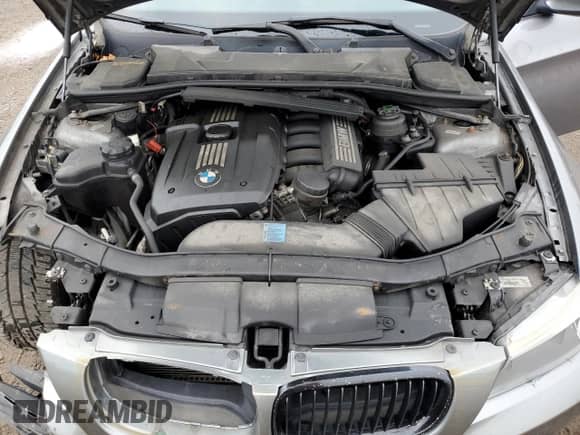 2011 BMW 3 Series z VIN WBAPG7G58BNN18042, wystawiony jako Copart lot #83788495 z przebiegiem 251 963 mil mil oraz Szkoda całkowita • Salvage title. Historia ofert i sprzedaży dostępna na DreamBid. Obrazek 11.