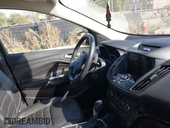 ✅ 2017 Ford Escape Titanium • VIN: 1FMCU9J92HUC30240 • Lot: 43354835. Listed on IAAI with 147,038 mi. Free auction sales archive from the USA and detailed vehicle history report at DreamBid. Image 5.