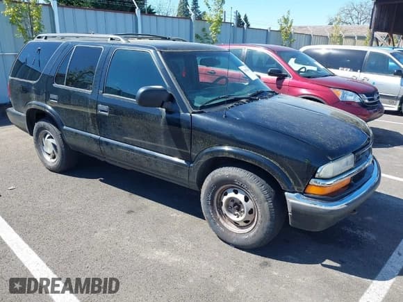 ✅ 2000 Chevrolet Blazer LT • VIN: 1GNDT13W0Y2353621 • Lot: 42053605. Wystawiony na IAAI z przebiegiem 164 160 mil. Bezpłatny archiwum sprzedaży aukcyjnych z USA i szczegółowy raport historii pojazdu na DreamBid. Zdjęcie 1.