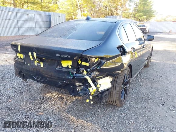 ✅ 2021 BMW 5 Series M550i xDrive • VIN: WBA13BK0XMCG83687 • Lot: 43532393. Wystawiony na IAAI z przebiegiem 73 464 mil. Bezpłatny archiwum sprzedaży aukcyjnych z USA i szczegółowy raport historii pojazdu na DreamBid. Zdjęcie 4.