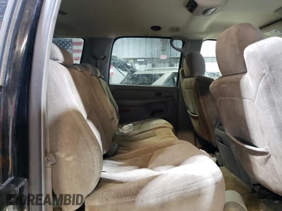 ✅ 2004 Chevrolet Suburban LS • VIN: 1GNFK16Z94J234595 • Лот: 46454795. Опубликован ранее на Copart с пробегом 270 810 миль. Бесплатный доступ к архиву аукционных продаж из США и подробный отчёт об истории автомобиля на DreamBid. Изображение 11.