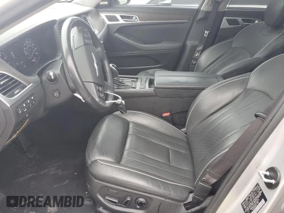 ✅ 2015 Hyundai Genesis 5.0L • VIN: KMHGN4JF5FU069418 • Lot: 85206744. Wystawiony na Copart z przebiegiem 83 941 mil. Bezpłatny archiwum sprzedaży aukcyjnych z USA i szczegółowy raport historii pojazdu na DreamBid. Zdjęcie 7.