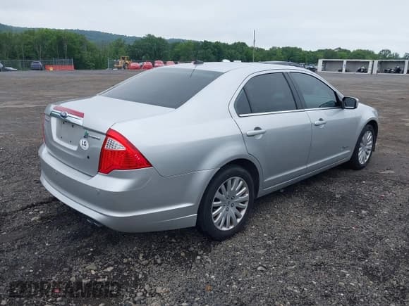 ✅ 2011 Ford Fusion Hybrid • VIN: 3FADP0L35BR221881 • Lot: 42459138. Listed on IAAI with 117,116 mi. Free auction sales archive from the USA and detailed vehicle history report at DreamBid. Image 4.