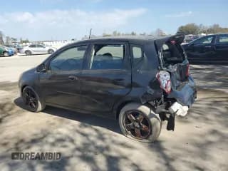 ✅ 2009 Chevrolet Aveo LS • VIN: KL1TD66E09B321049 • Lot: 44615655. Wystawiony na Copart z przebiegiem 157 719 mil. Bezpłatny archiwum sprzedaży aukcyjnych z USA i szczegółowy raport historii pojazdu na DreamBid. Zdjęcie 2.