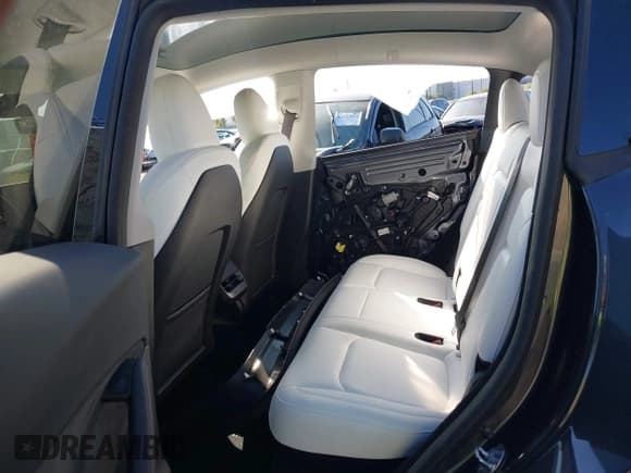 ✅ 2024 Tesla Model Y • VIN: 7SAYGDED0RF102126 • Lot: 43623474. Wystawiony na IAAI z przebiegiem 21 471 mil. Bezpłatny archiwum sprzedaży aukcyjnych z USA i szczegółowy raport historii pojazdu na DreamBid. Zdjęcie 8.