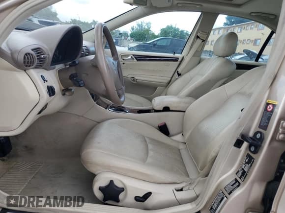 ✅ 2005 Mercedes-Benz C 240 • VIN: WDBRF81J65F667041 • Лот: 82450355. Опубликован ранее на Copart с пробегом 145 521 миль. Бесплатный доступ к архиву аукционных продаж из США и подробный отчёт об истории автомобиля на DreamBid. Изображение 7.