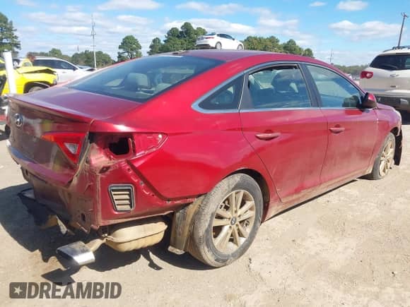 2015 Hyundai Sonata SE с VIN 5NPE24AF7FH129245, выставлен на аукционе IAAI как лот 43583432 с пробегом 181 393 миль миль и . История ставок и продаж доступна на DreamBid. Изображение 4.