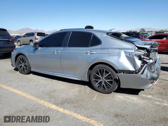 2022 Toyota Camry SE z VIN 4T1G11AK1NU680892, wystawiony jako Copart lot #84971915 z przebiegiem 50 045 mil mil oraz Szkoda całkowita • Salvage title. Historia ofert i sprzedaży dostępna na DreamBid. Obrazek 2.