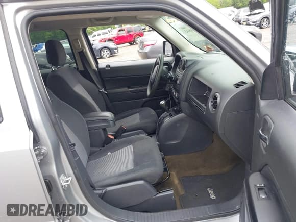 ✅ 2017 Jeep Patriot Sport SE • VIN: 1C4NJRBB8HD122051 • Lot: 42274843. Listed on IAAI with 63,122 mi. Free auction sales archive from the USA and detailed vehicle history report at DreamBid. Image 5.