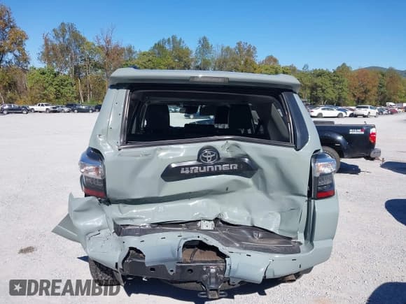 ✅ 2023 Toyota 4Runner TRD Off Road Premium • VIN: JTERU5JR0P6104738 • Lot: 43446559. Wystawiony na IAAI z przebiegiem 29 950 mil. Bezpłatny archiwum sprzedaży aukcyjnych z USA i szczegółowy raport historii pojazdu na DreamBid. Zdjęcie 17.