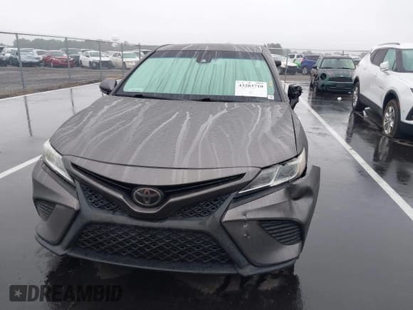 ✅ 2018 Toyota Camry LE • VIN: 4T1B11HK5JU082931 • Lot: 43203710. Wystawiony na IAAI z przebiegiem 333 701 mil. Bezpłatny archiwum sprzedaży aukcyjnych z USA i szczegółowy raport historii pojazdu na DreamBid. Zdjęcie 12.