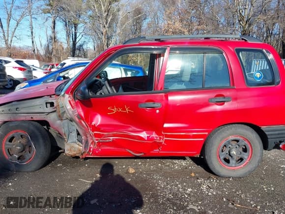 ✅ 2002 Chevrolet Tracker • VIN: 2CNBE13C326917199 • Лот: 43834641. Опубликован ранее на IAAI с пробегом 113 973 миль. Бесплатный доступ к архиву аукционных продаж из США и подробный отчёт об истории автомобиля на DreamBid. Изображение 14.