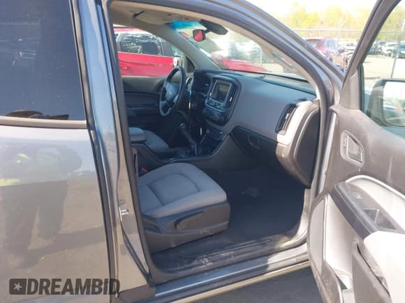 ✅ 2019 Chevrolet Colorado 2WD Work Truck • VIN: 1GCHSBEA6K1123485 • Lot: 41995652. Wystawiony na IAAI z przebiegiem 54 947 mil. Bezpłatny archiwum sprzedaży aukcyjnych z USA i szczegółowy raport historii pojazdu na DreamBid. Zdjęcie 5.