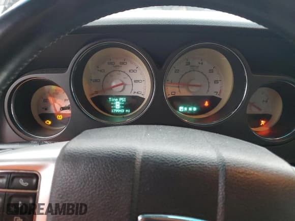 ✅ 2012 Dodge Challenger SXT Plus • VIN: 2C3CDYAGXCH193757 • Lot: 80495794. Wystawiony na Copart z przebiegiem 179 943 mil. Bezpłatny archiwum sprzedaży aukcyjnych z USA i szczegółowy raport historii pojazdu na DreamBid. Zdjęcie 9.